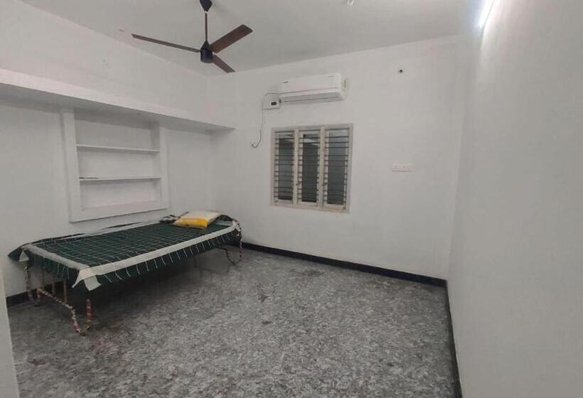 Пансион Sangeetha Ac Rooms And Hotels