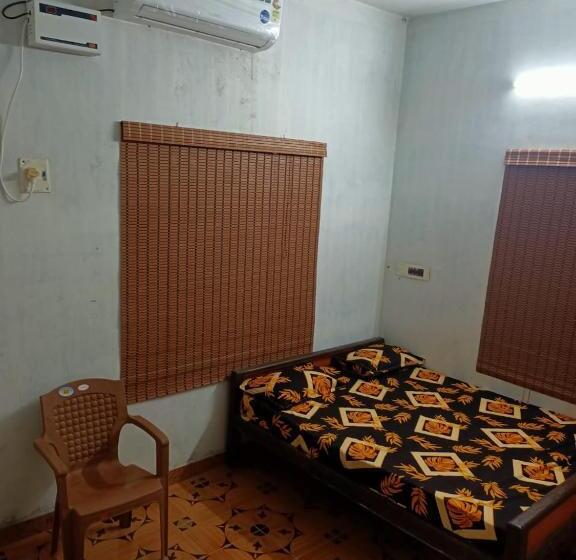 Пансион Sangeetha Ac Rooms And Hotels