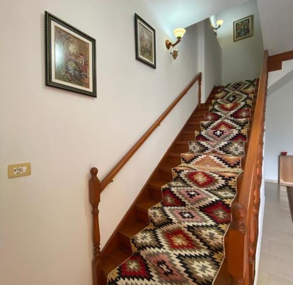 بنسيون Stonetale Garden Guesthouse