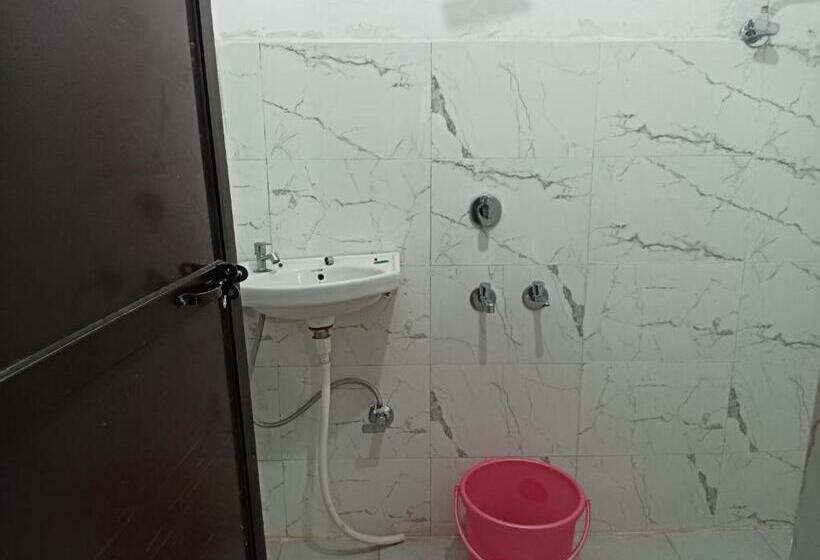 Vasudhara Hotel & Restaurant