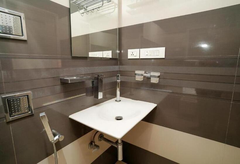 Zenith Homes   Powai Suites