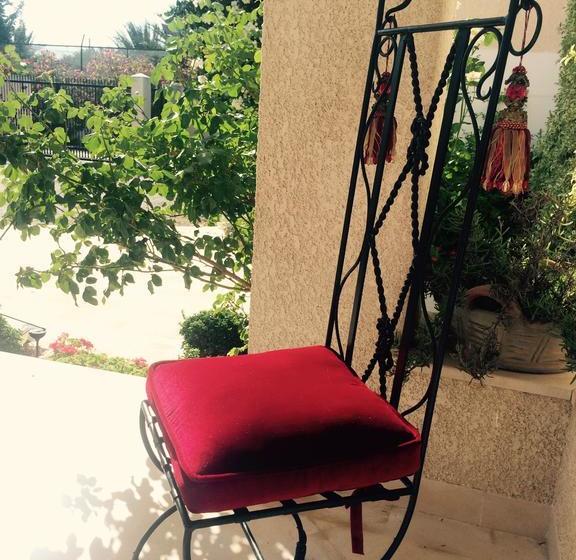 تختخواب و صبحانه Dar Khereddine