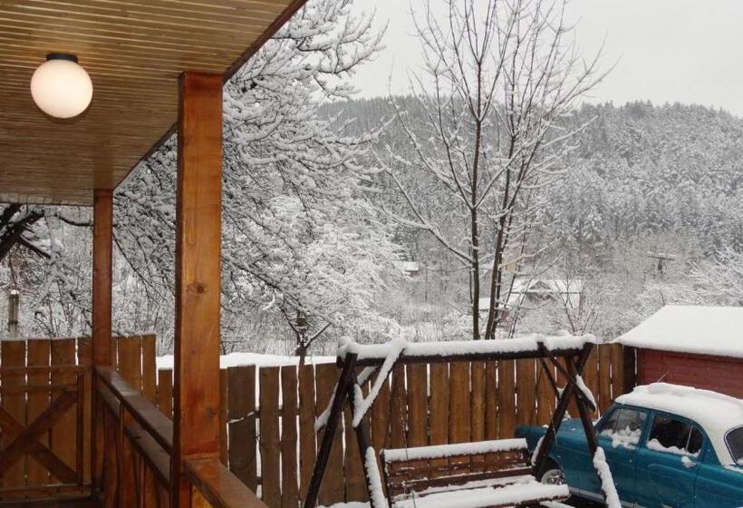 تختخواب و صبحانه Krym