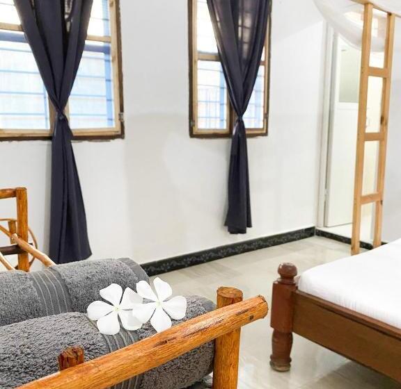 تختخواب و صبحانه Lighthouse Guesthouse