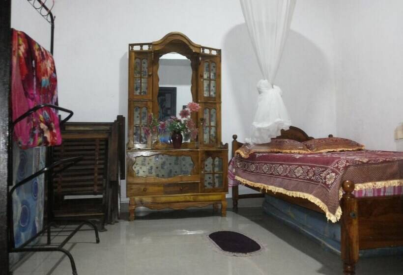 Bed and Breakfast White Home