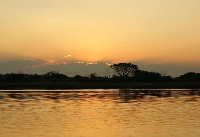 Bhangazi Lodge Bed & Breakfast