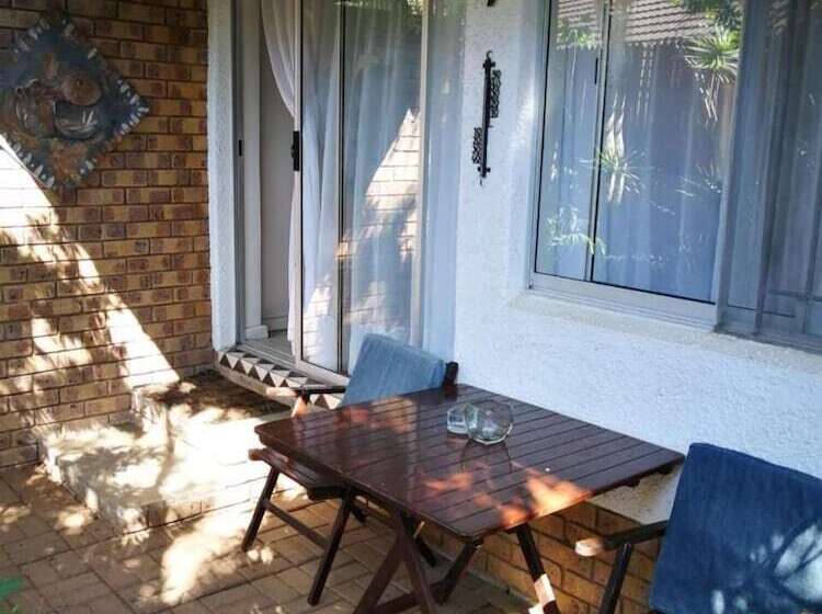 Bhangazi Lodge Bed & Breakfast