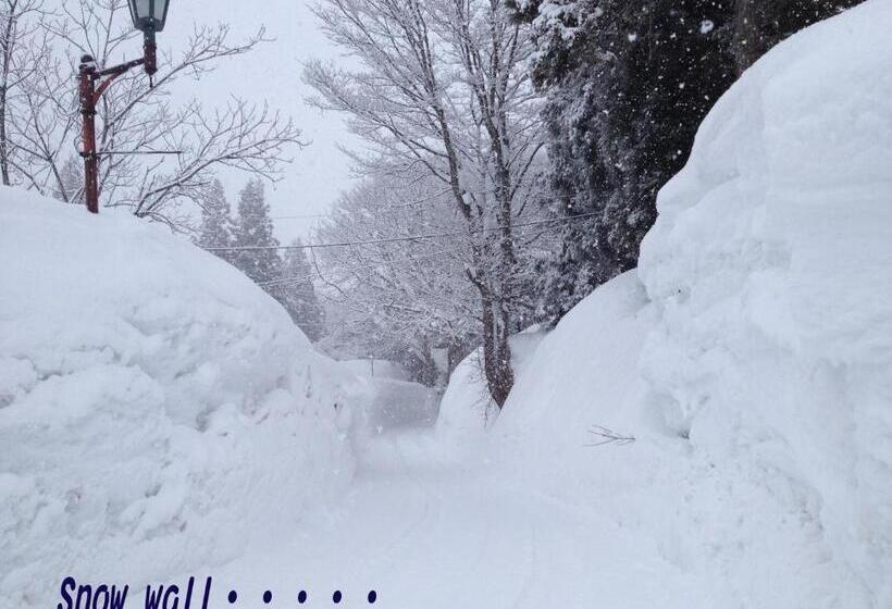 בית מלון כפרי Akakura Wakui