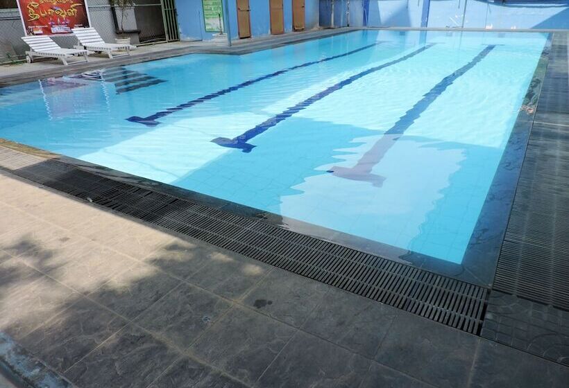 Green Grass Hotel & Restaurant