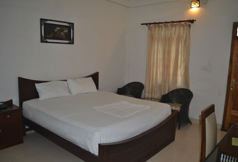 Green Grass Hotel & Restaurant