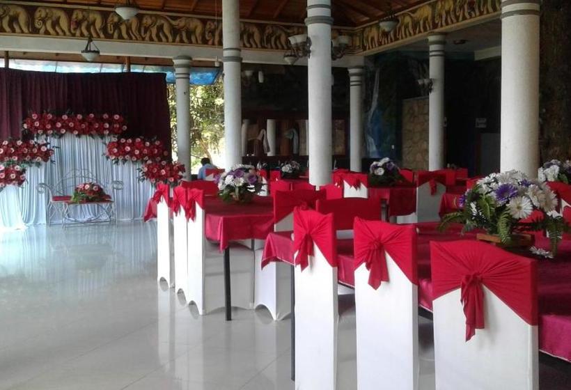 فندق Green Valley Holiday Resort