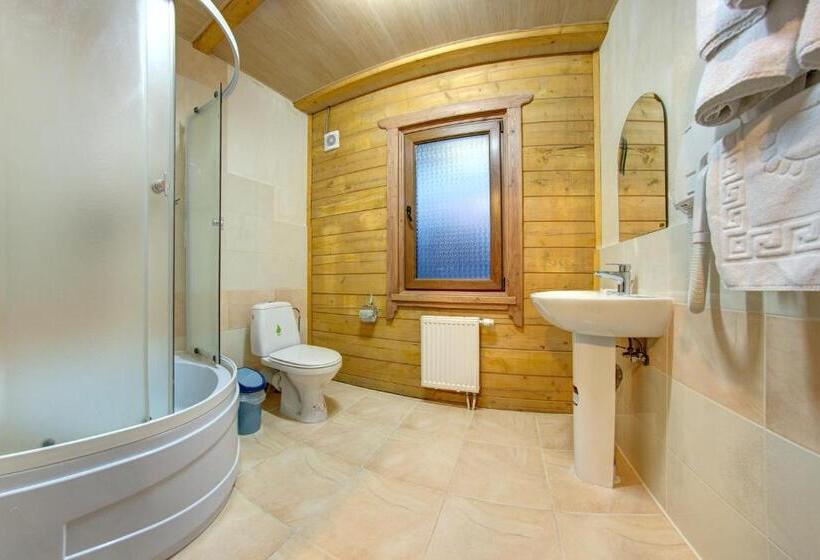 هتل Karpatski Dzherela