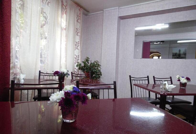 هتل Na Admirala Makarova