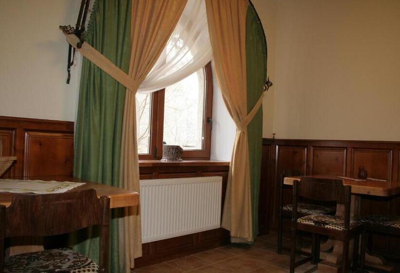 هتل On Dovbush Path