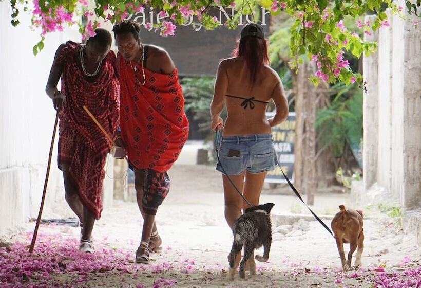 בית מלון כפרי Paje By Night Bungalows