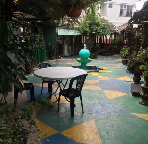 Hotel The Uni Garden