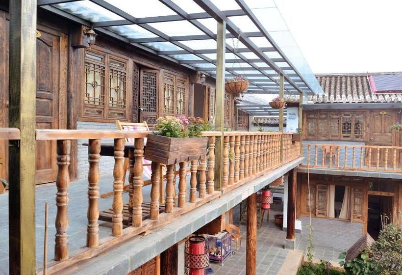 ホテル Tourist Courtyard