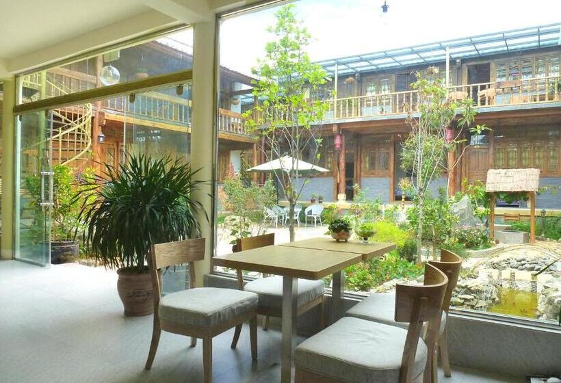 호텔 Tourist Courtyard