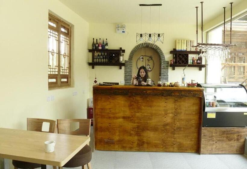 ホテル Tourist Courtyard