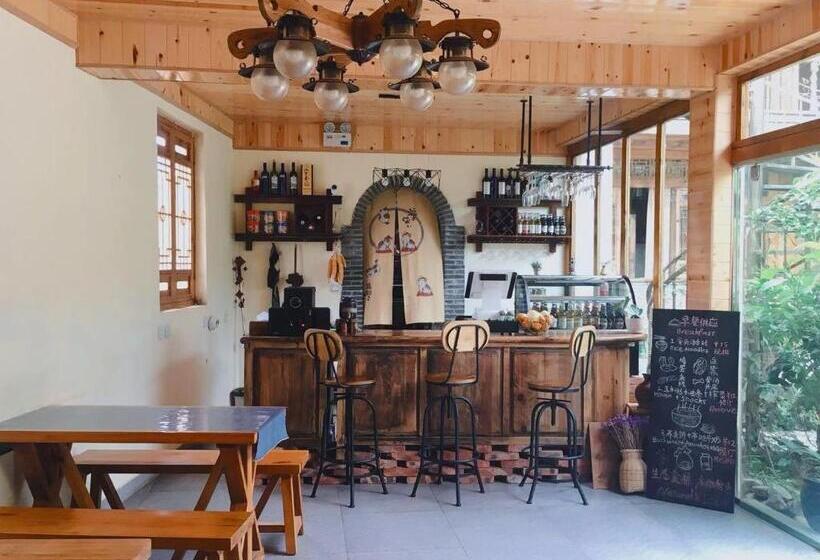 ホテル Tourist Courtyard