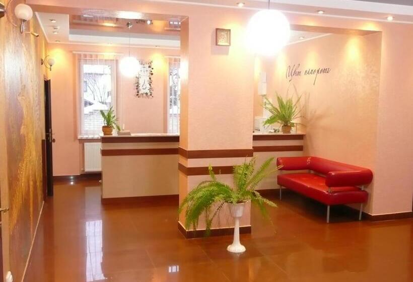 هتل Tsvit Paporoti