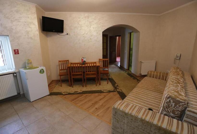 هتل Tsvit Paporoti