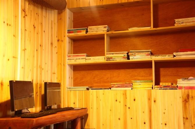 Dragon's Den Hostel