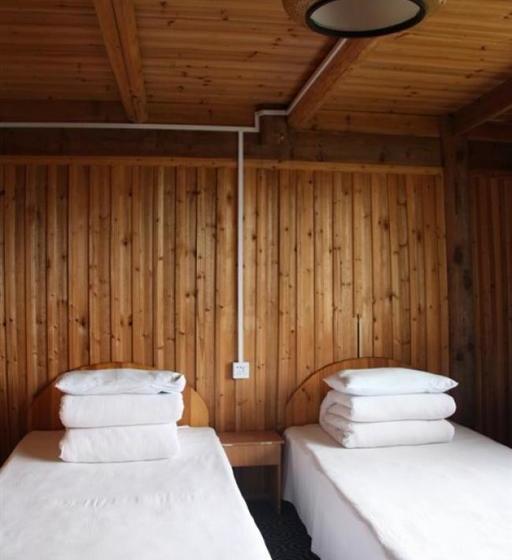 Dragon's Den Hostel