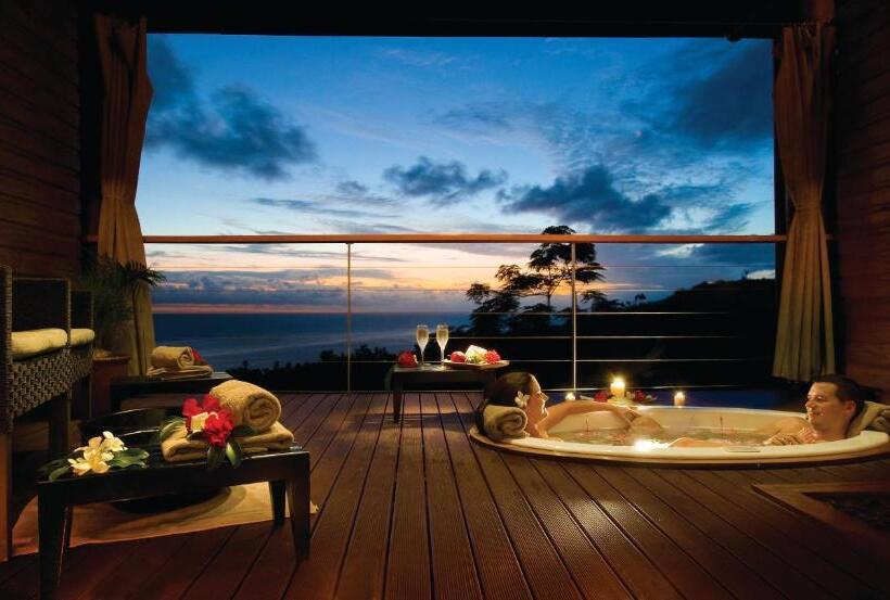 Outrigger Fiji Beach Resort