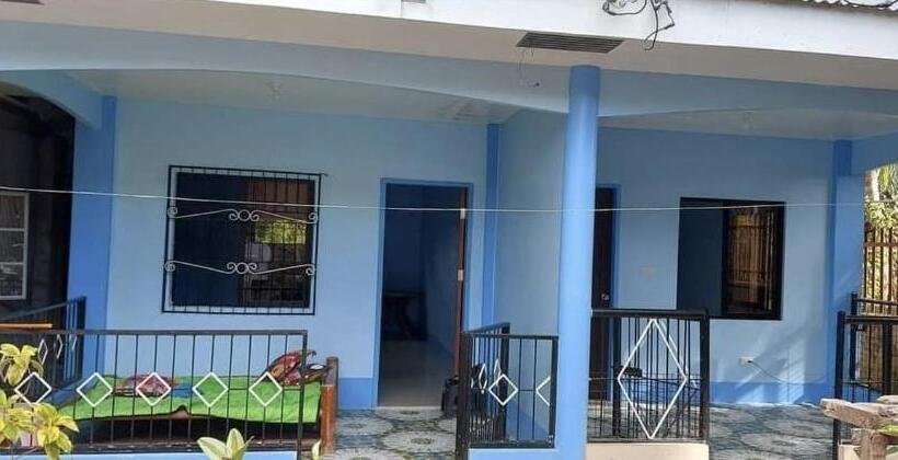 ユースホステル Art J S Traveller S Inn