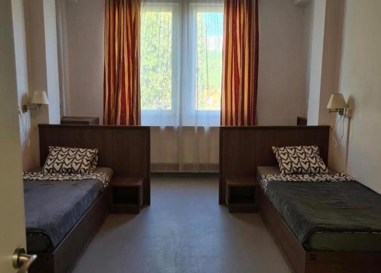 הוסטל Global Hostal