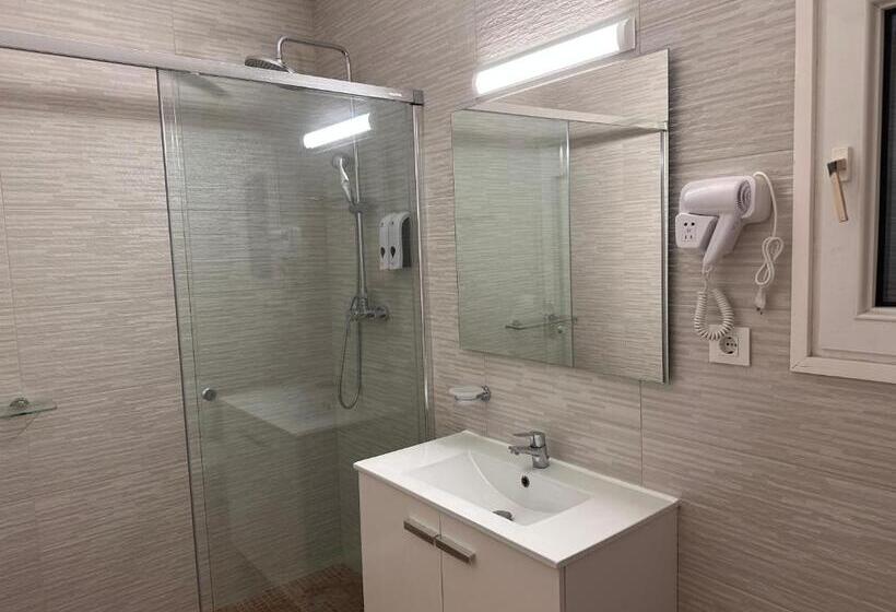 צימר Villa Iri Habitación N 2 Con Un Baño Compartido , Balcón