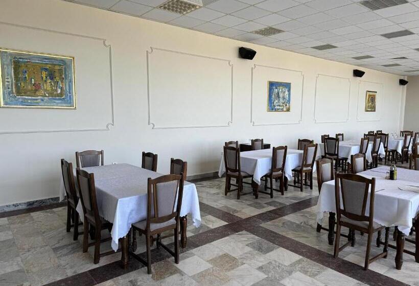 فندق хотелски комплекс ямболен