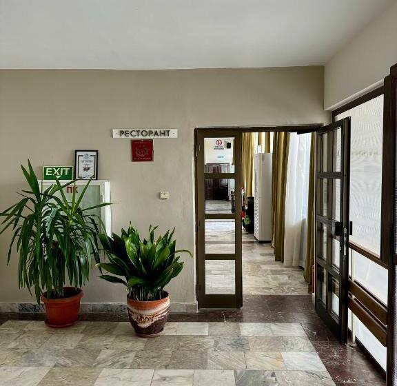 فندق хотелски комплекс ямболен