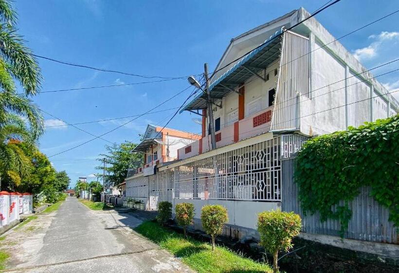 בית מלון כפרי Amira House Kisaran Redpartner