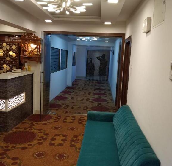 فندق Arsh Executive Inn