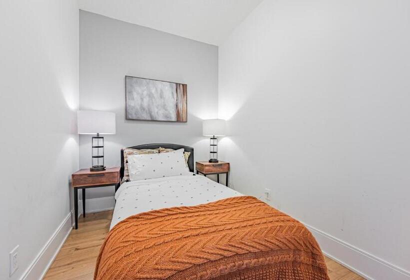 בית מלון כפרי Burnhamthorpe Residence