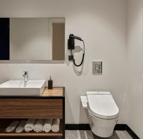 هتل کپسول Kepler Club Riga Airport Hotel   Landside Public Area