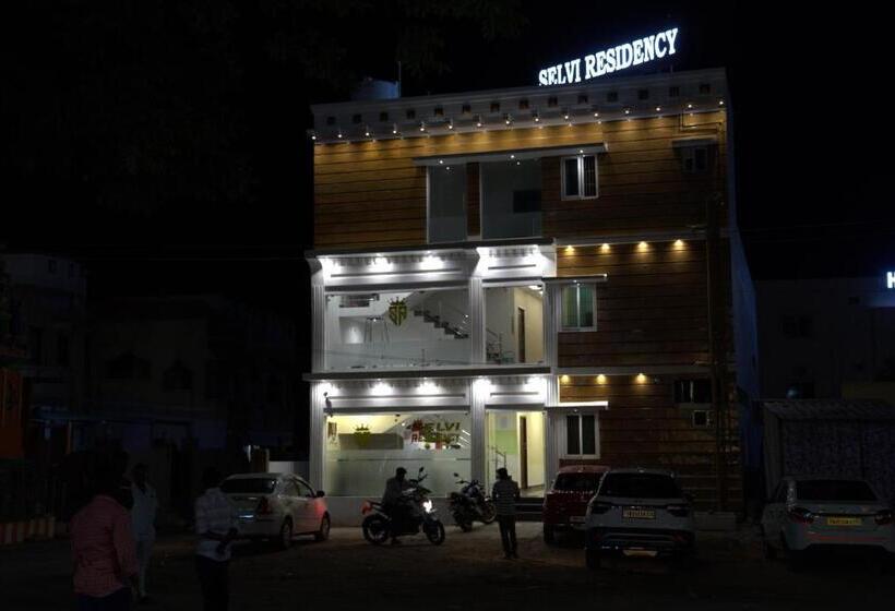 캡슐 호텔 Selvi Residency