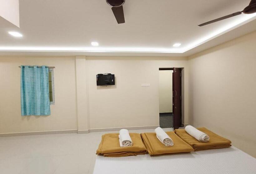 캡슐 호텔 Selvi Residency