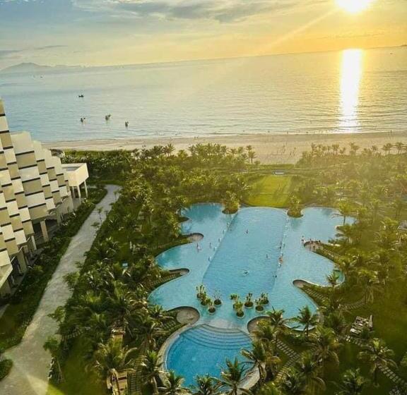 هتل کپسول The Arena