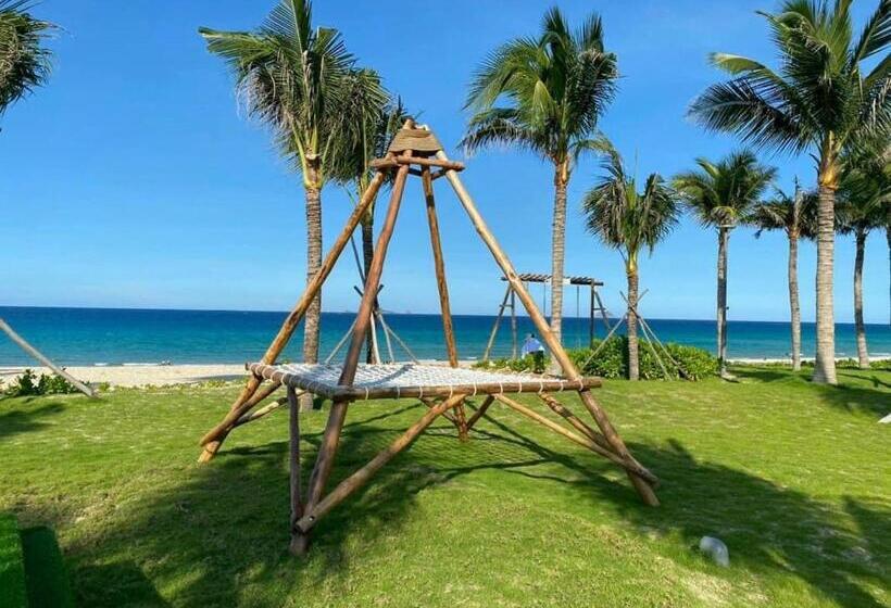 هتل کپسول The Arena