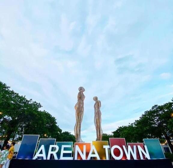 هتل کپسول The Arena