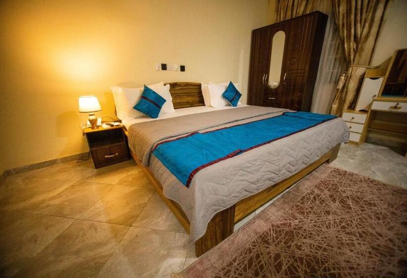 هتل De Ofosu Plaza