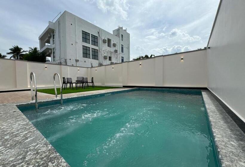 هتل Lavish Homestay