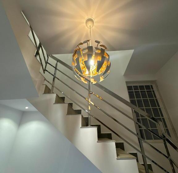 ホテル Lavish Homestay