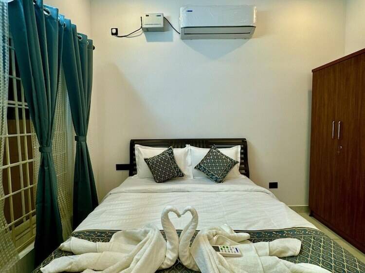 هتل Lavish Homestay