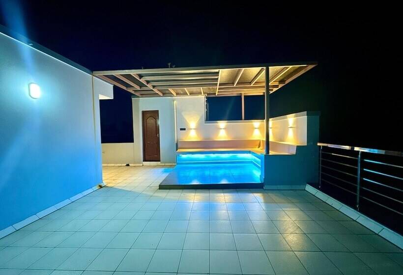 هتل Lavish Homestay