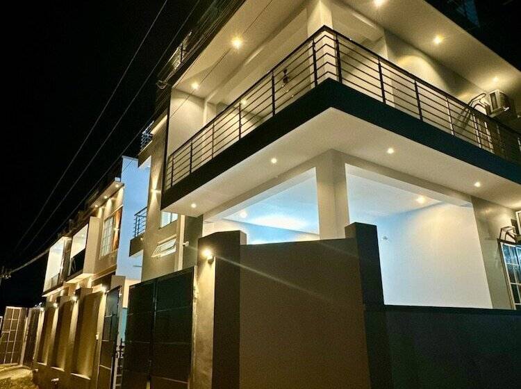 هتل Lavish Homestay