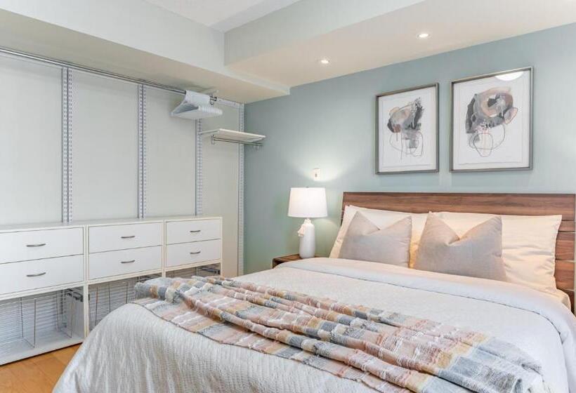 호텔 Executive 1 Plus Den Condo, Parking